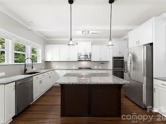 5th image of 2238 Bluebell Way