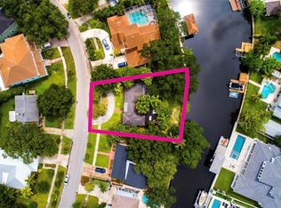658 Geneva Pl, Tampa, FL 33606