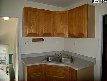 3rd image of 4520 Woburn Ave