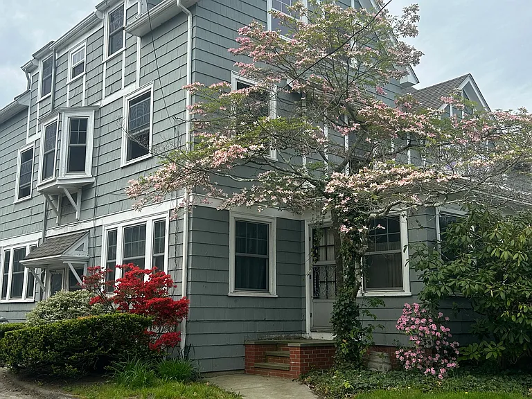 555 Lloyd Ave — Photo 1