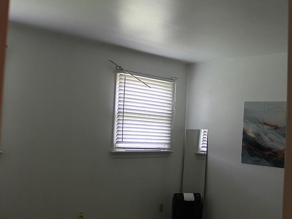 5th image of 1612 English Brook Dr
