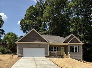 3208 Imperial Dr, Walkertown, NC 27051