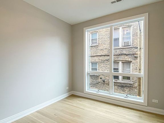 2nd image of 1052 W Cornelia Ave #4