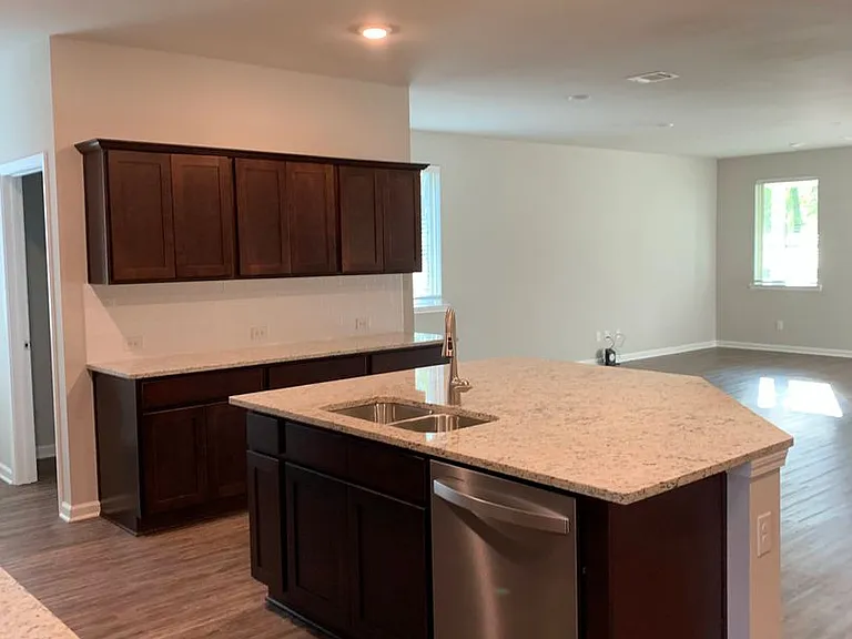 7601 Trailview Dr — Photo 3