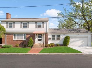 4 Cole Farm Ct, Providence, RI 02906