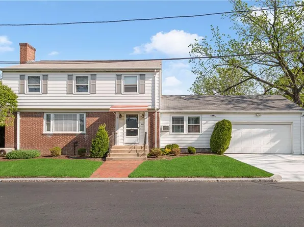 4 Cole Farm Ct, Providence, RI 02906