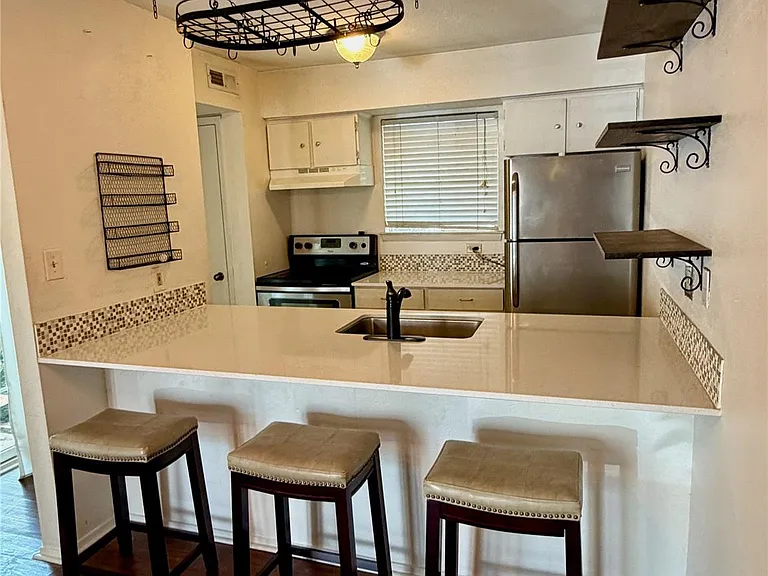 6910 Hart Ln #703 — Photo 11