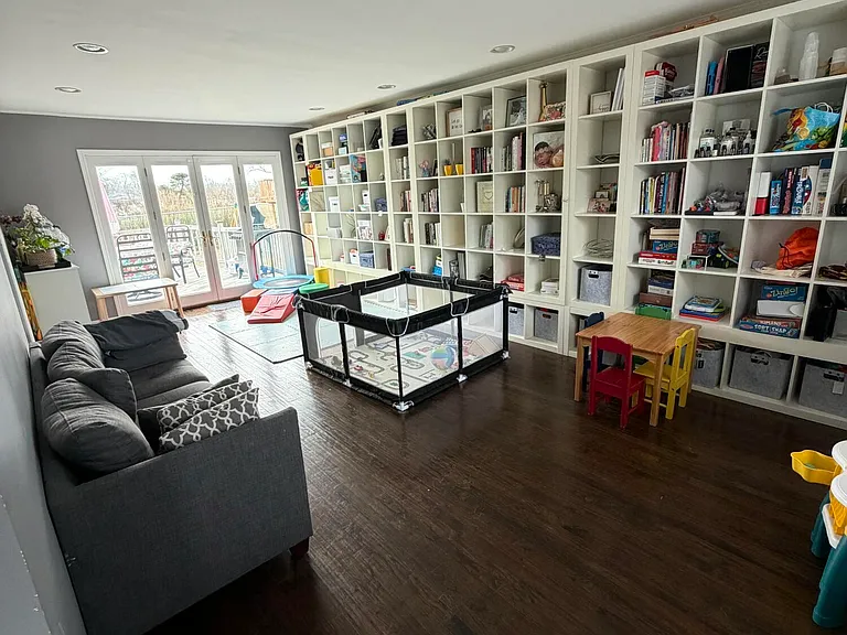 41 Dwight Dr — Photo 6