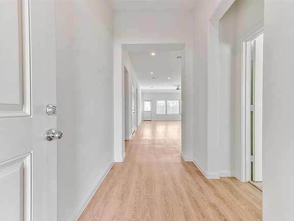 5th image of 3014 King Oaks St