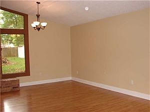 5th image of 119 Mill Creek Ln
