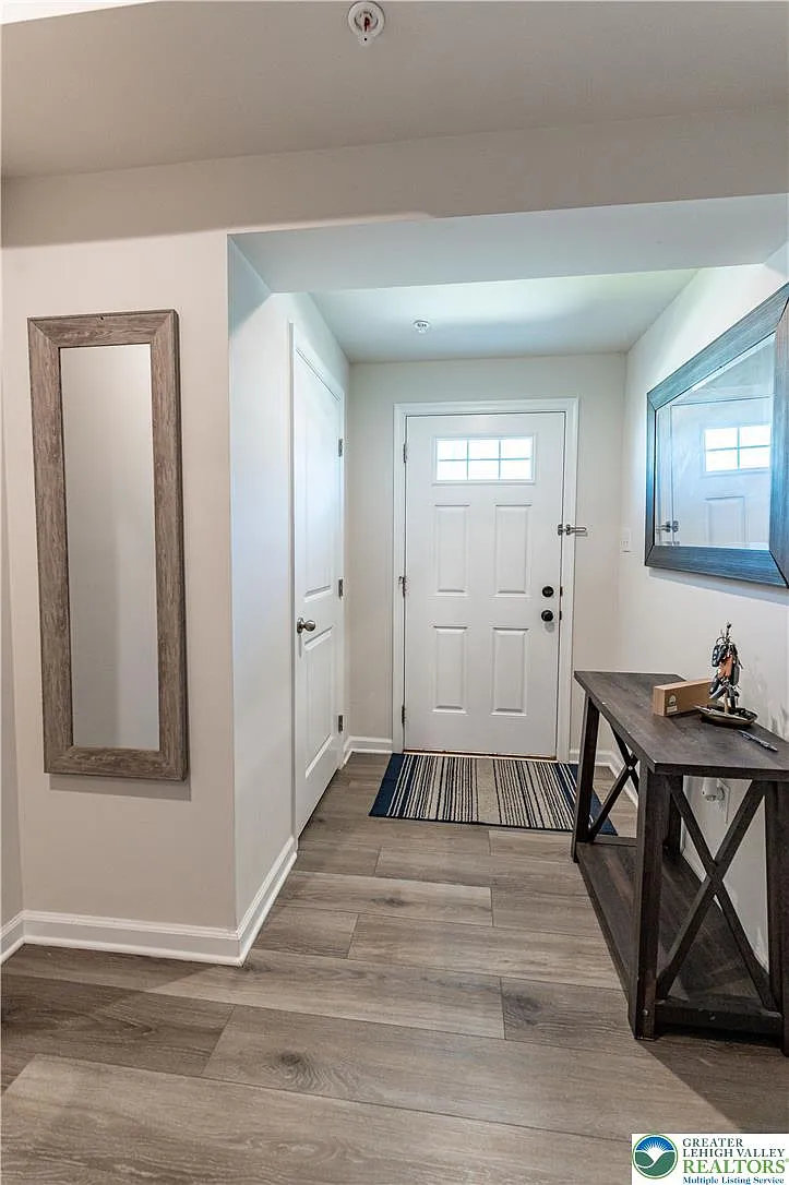 4 bed, 2.5 bath, 1500 sqft, $2,700 — Photo 3