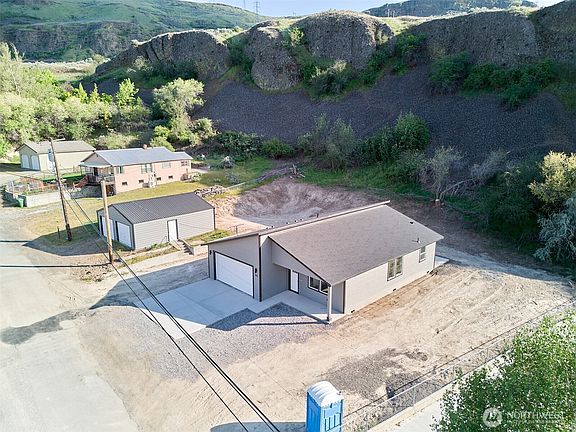 2nd image of 443 Partello Park
