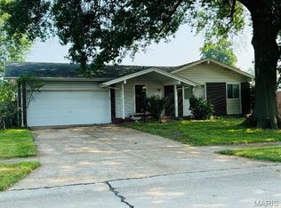 3092 Wintergreen Dr, Florissant, MO 63033