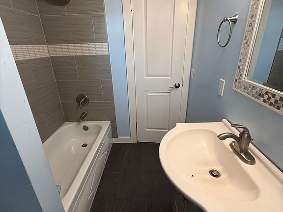 5th image of 121 Dunbar Ave #B