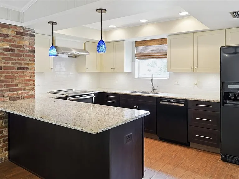 1228 Spring Lake Dr — Photo 11