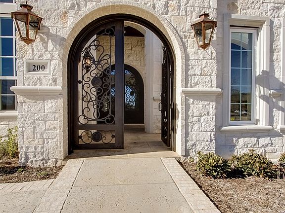 2nd image of 200 Saint Tropez Dr