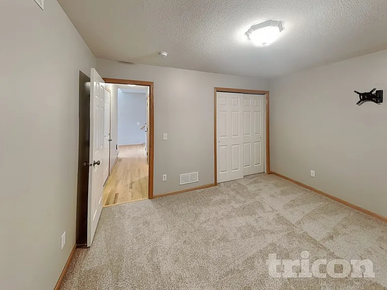7010 S Park Dr — Photo 9