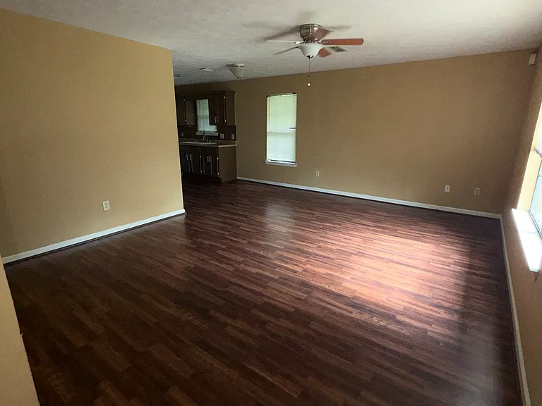 2540 Sapphire Dr — Photo 2