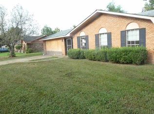 2429 W Clubview Cir, Yazoo City, MS 39194
