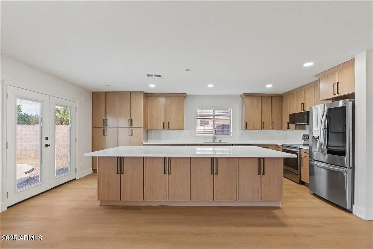 4 bed, 3.0 bath, 2404 sqft, $2,595 — Photo 1