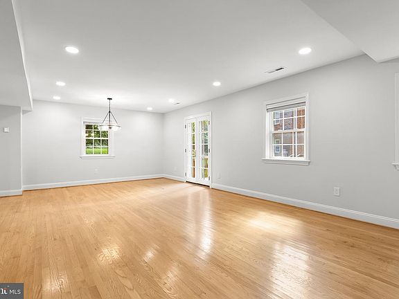 4th image of 6615 Hillandale Rd #93