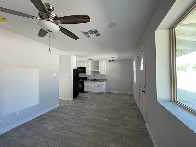 Charming 1 bed 1 bath in great location! — Photo 8
