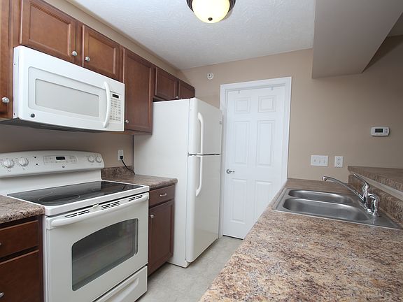 5th image of 3383 Emerald Lakes Dr Unit 2d