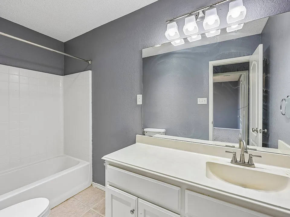 1910 Bentwood Ct