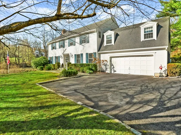 11 Red Coat Ln, Greenwich, CT 06830