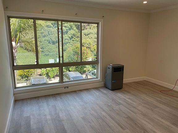 5th image of 4005 Crest Dr