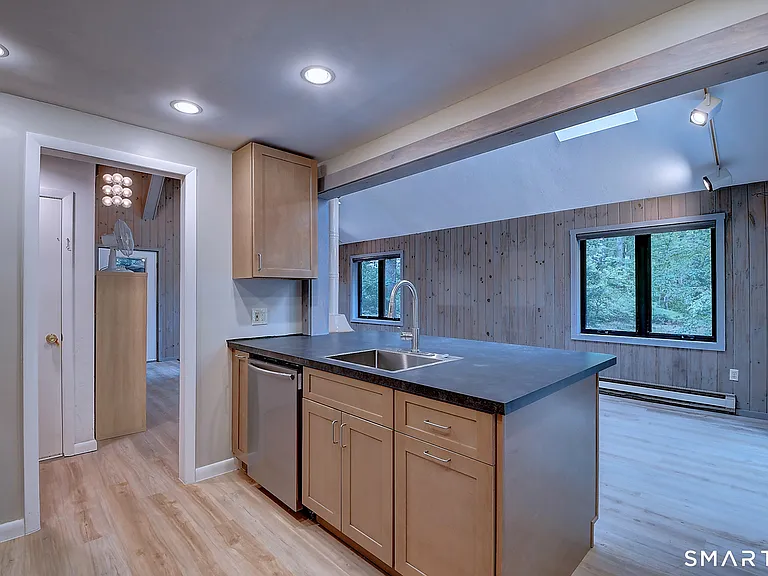 96 Indian Spring Rd — Photo 15