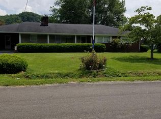 279 Davis Ln, Raven, VA 24639