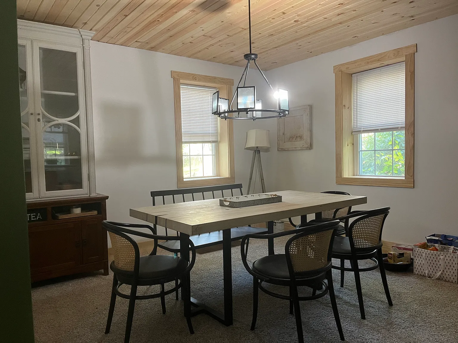 4 bed, 2.5 bath, 1884 sqft, $2,400 — Photo 3