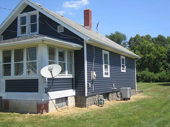 2nd image of 160 W 2nd St