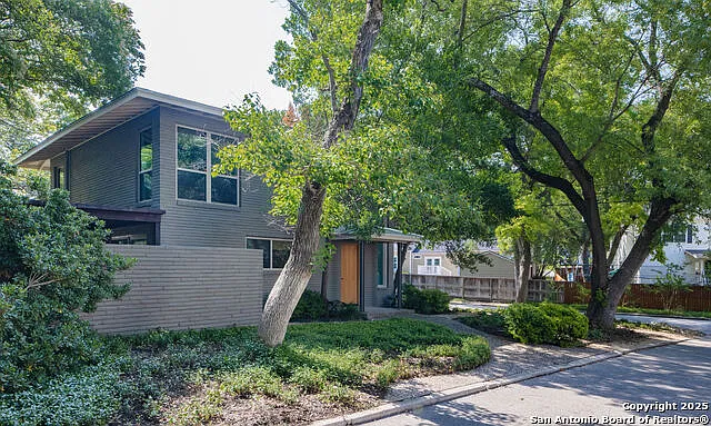 2 bed, 2.0 bath, 1258 sqft, $3,650 — Photo 2