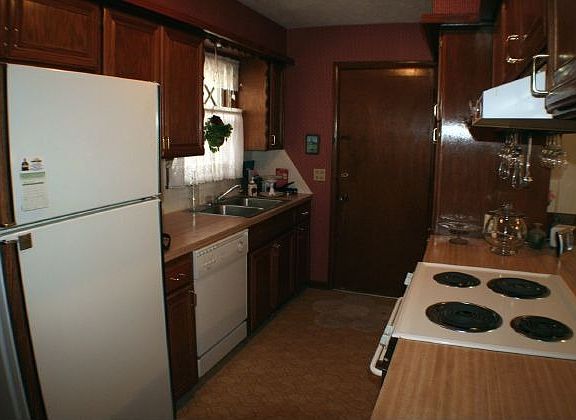 4th image of 2336 N Crest St