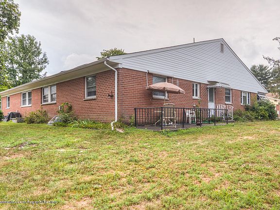 3rd image of 7A Bunker Hill Dr