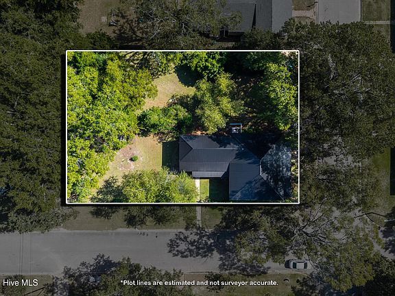 3rd image of 412 W Walnut Street