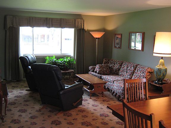 Dining/Formal Living Room