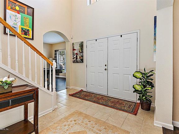 4th image of 813 Lapoma Way