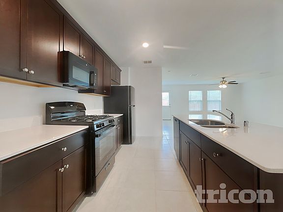 5th image of 700 Odlozil Ln