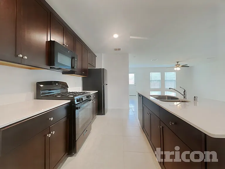 700 Odlozil Ln — Photo 5