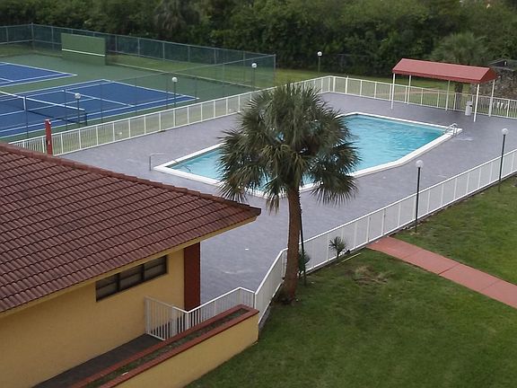 5th image of 7000 NW 186th St APT 4-519