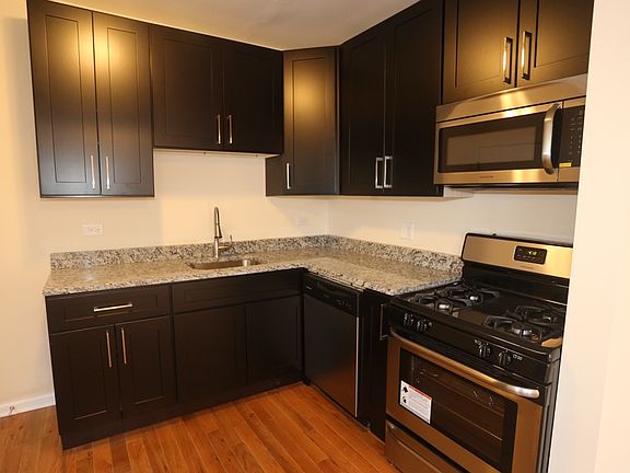 2nd image of 6209 N Ravenswood Ave #1