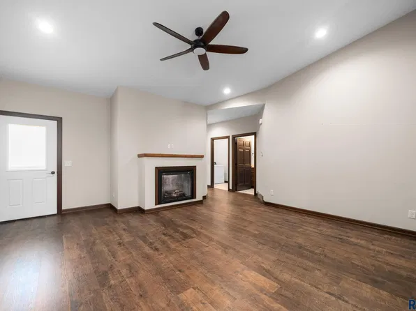 310 S Vermont Ave, Platte, SD 57369