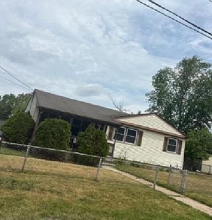 1st image of 302 Rhodes Ave