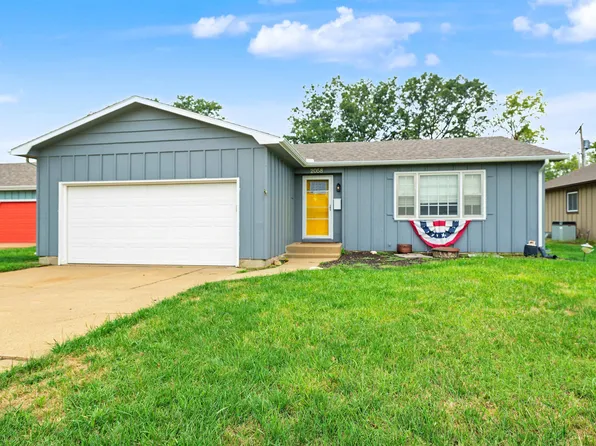 2058 Lewis St, Salina, KS 67401