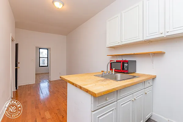 Rented by MySpaceNYC | media 19