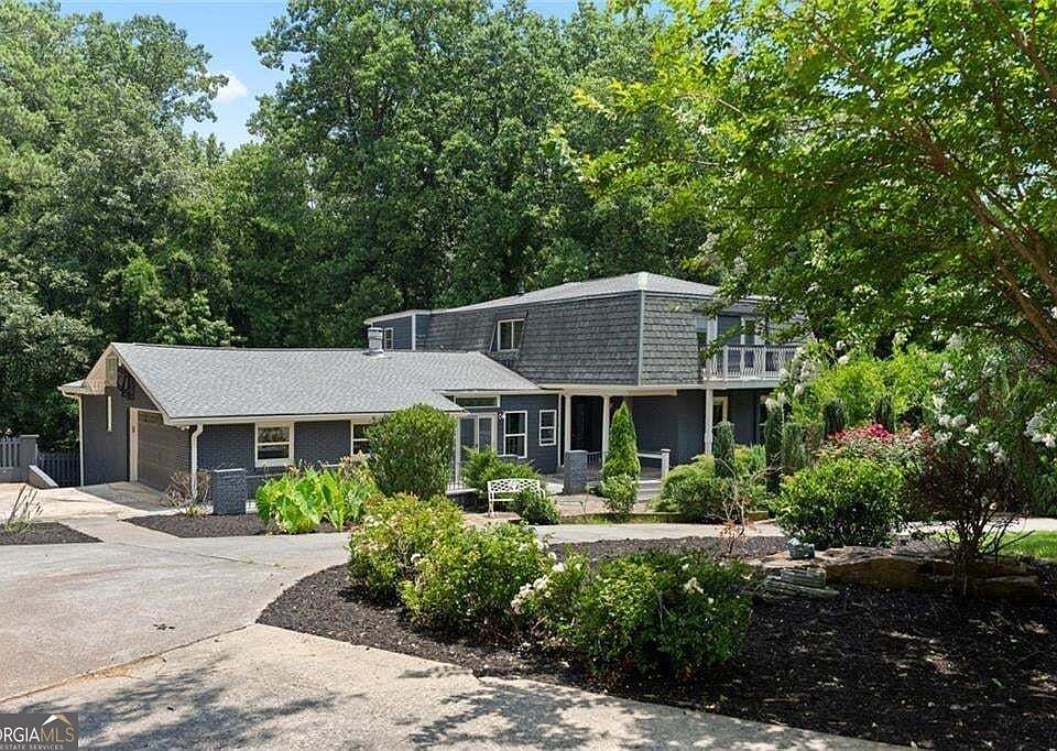 1st image of 212 Kings Row NE