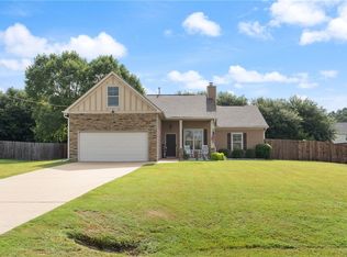 27 Churchhill Dr, Fort Mitchell, AL 36856